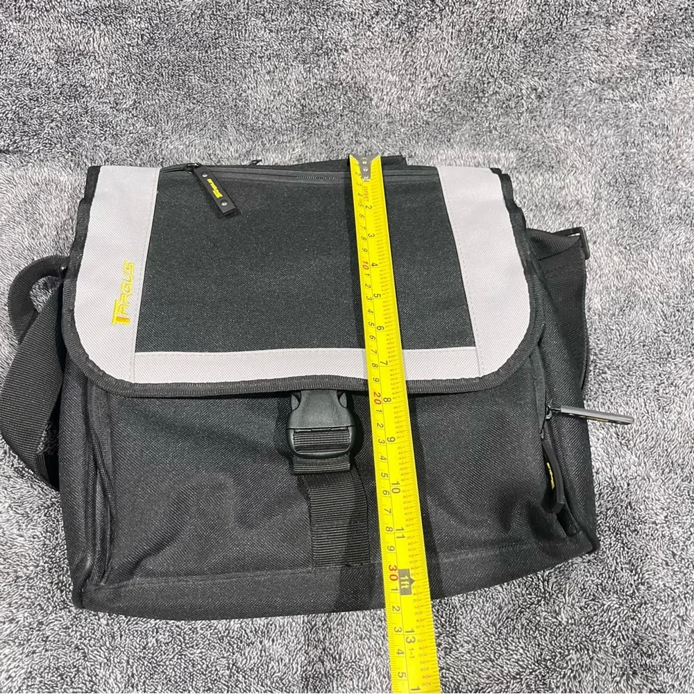 Targus CityGear II Hybrid Messenger Bag tablet small laptops unisex